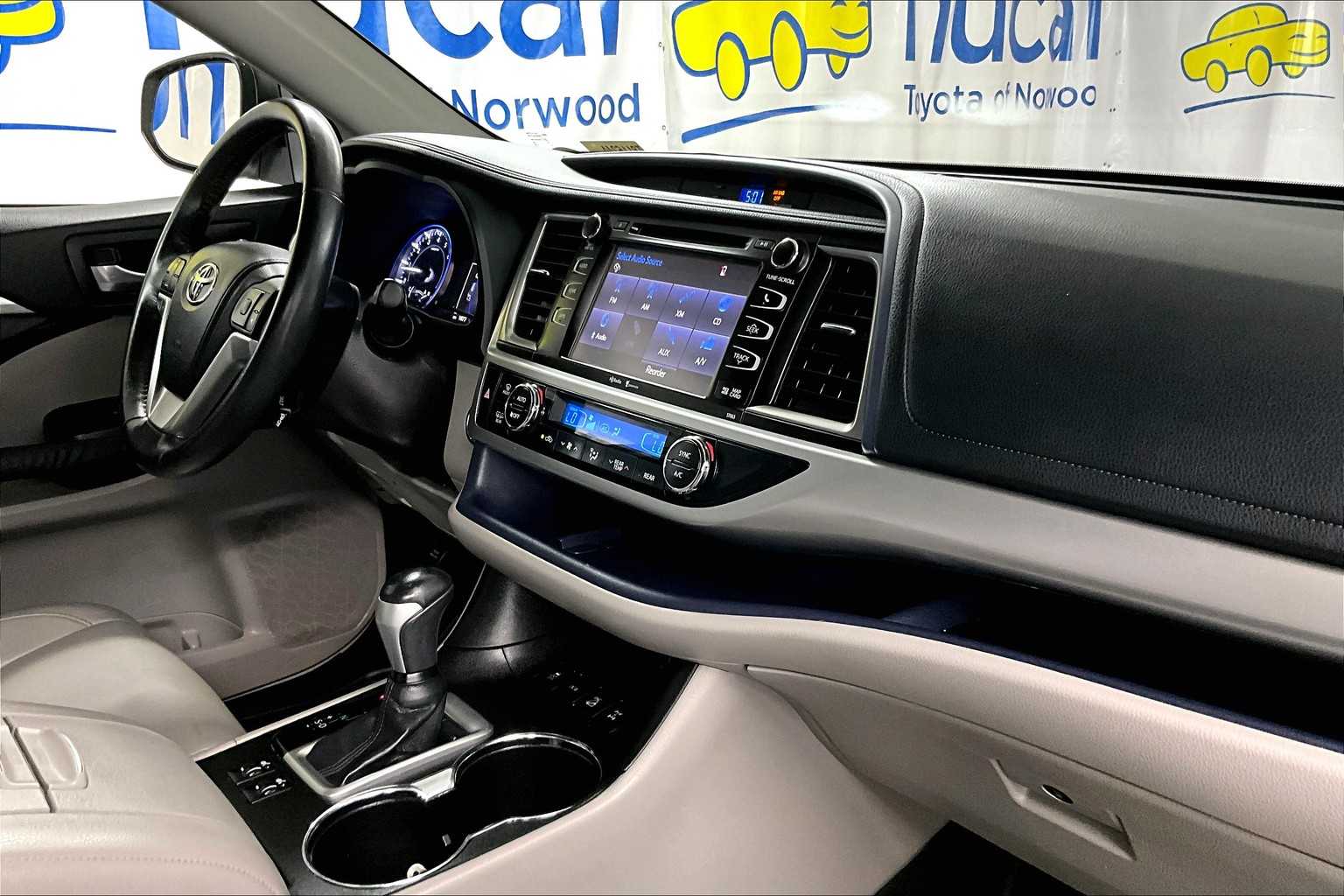 2015 Toyota Highlander XLE - Photo 14