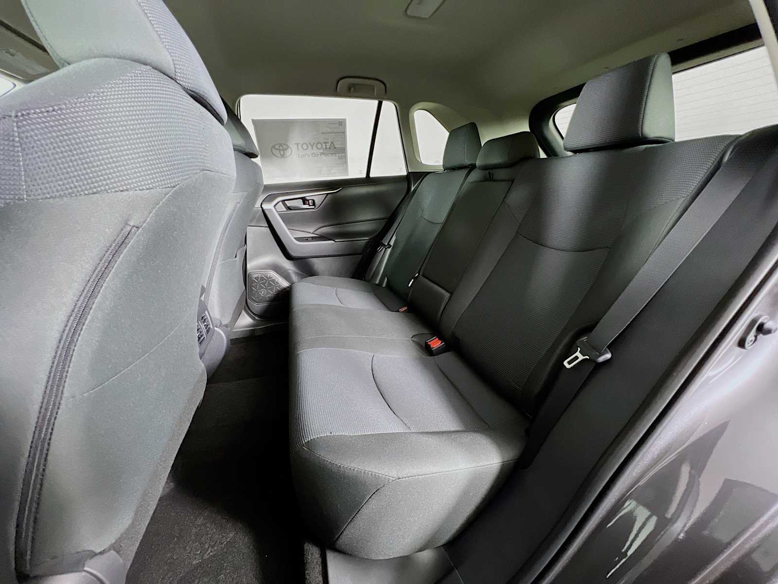 2025 Toyota RAV4 LE - Photo 13