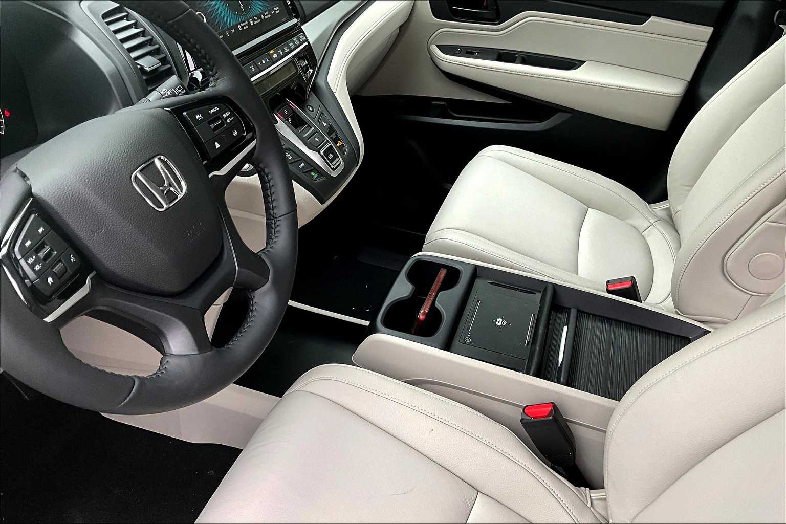 2025 Honda Odyssey EX-L - Photo 14