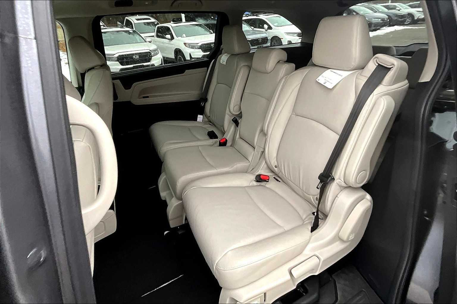 2025 Honda Odyssey EX-L - Photo 15