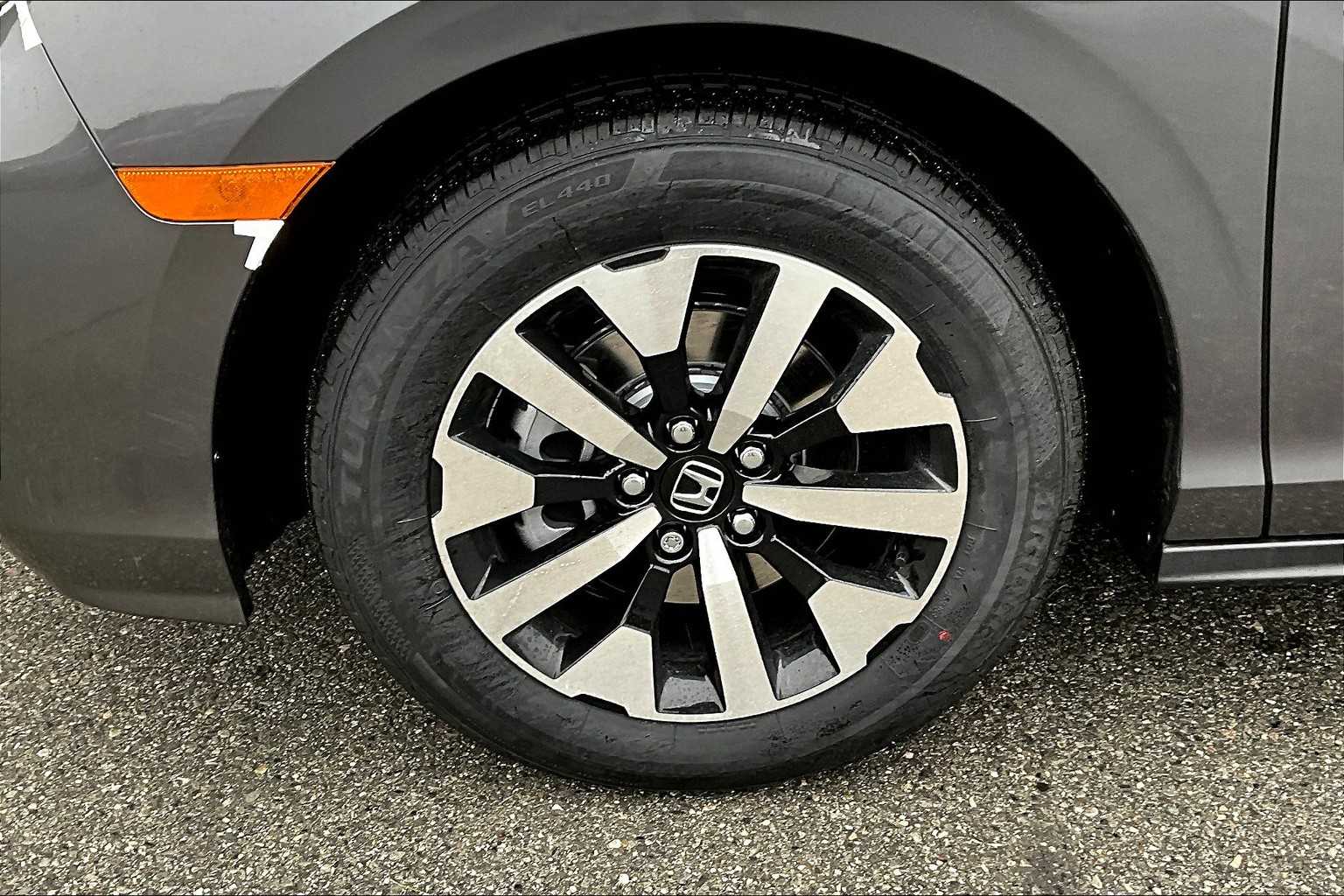 2025 Honda Odyssey EX-L - Photo 8