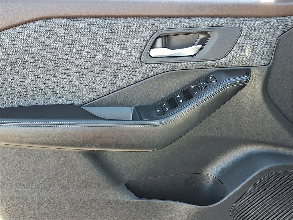 2023 Nissan Rogue SV - Photo 13