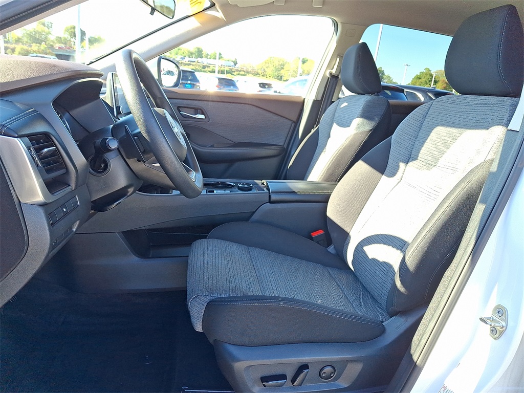 2023 Nissan Rogue SV - Photo 15