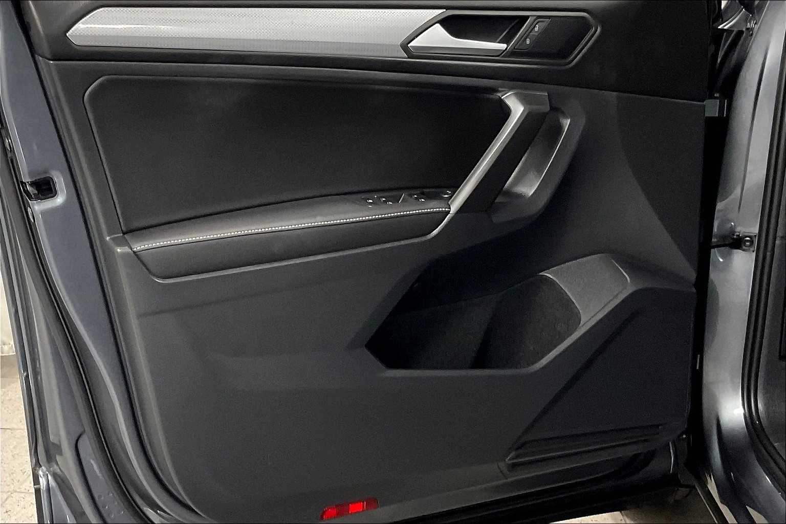 2022 Volkswagen Tiguan S - Photo 9