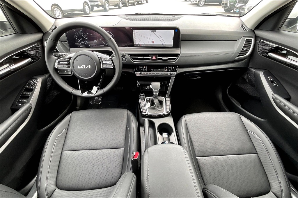 2025 Kia Seltos EX - Photo 12