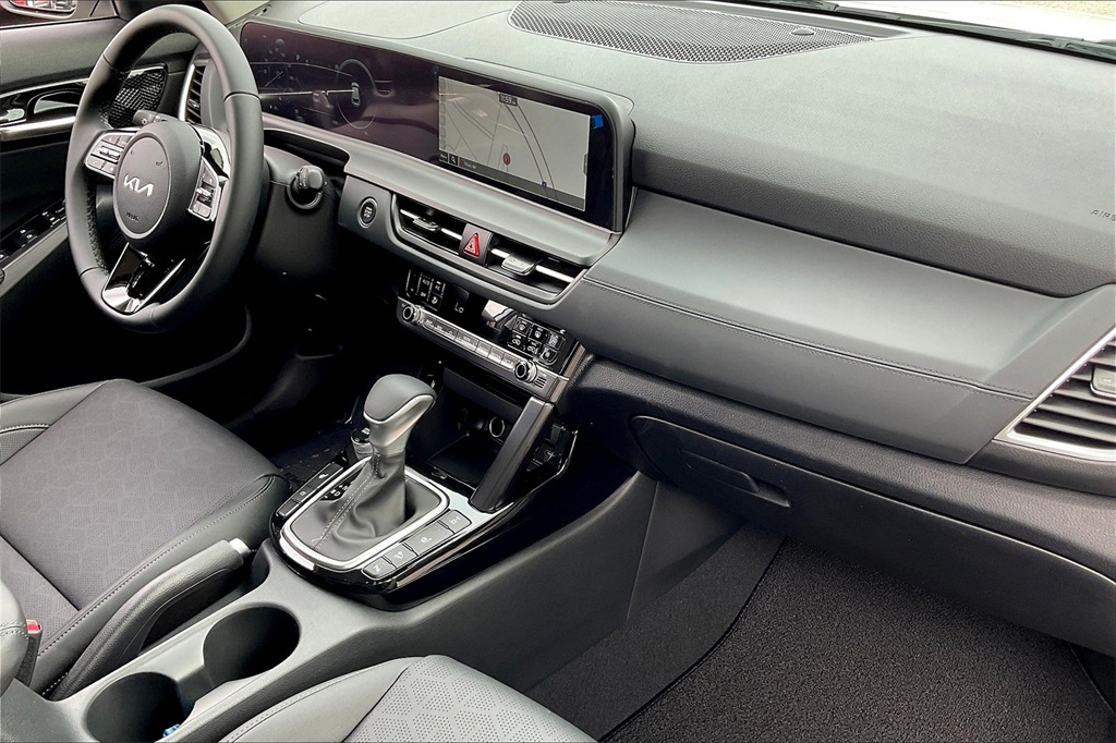 2025 Kia Seltos EX - Photo 10