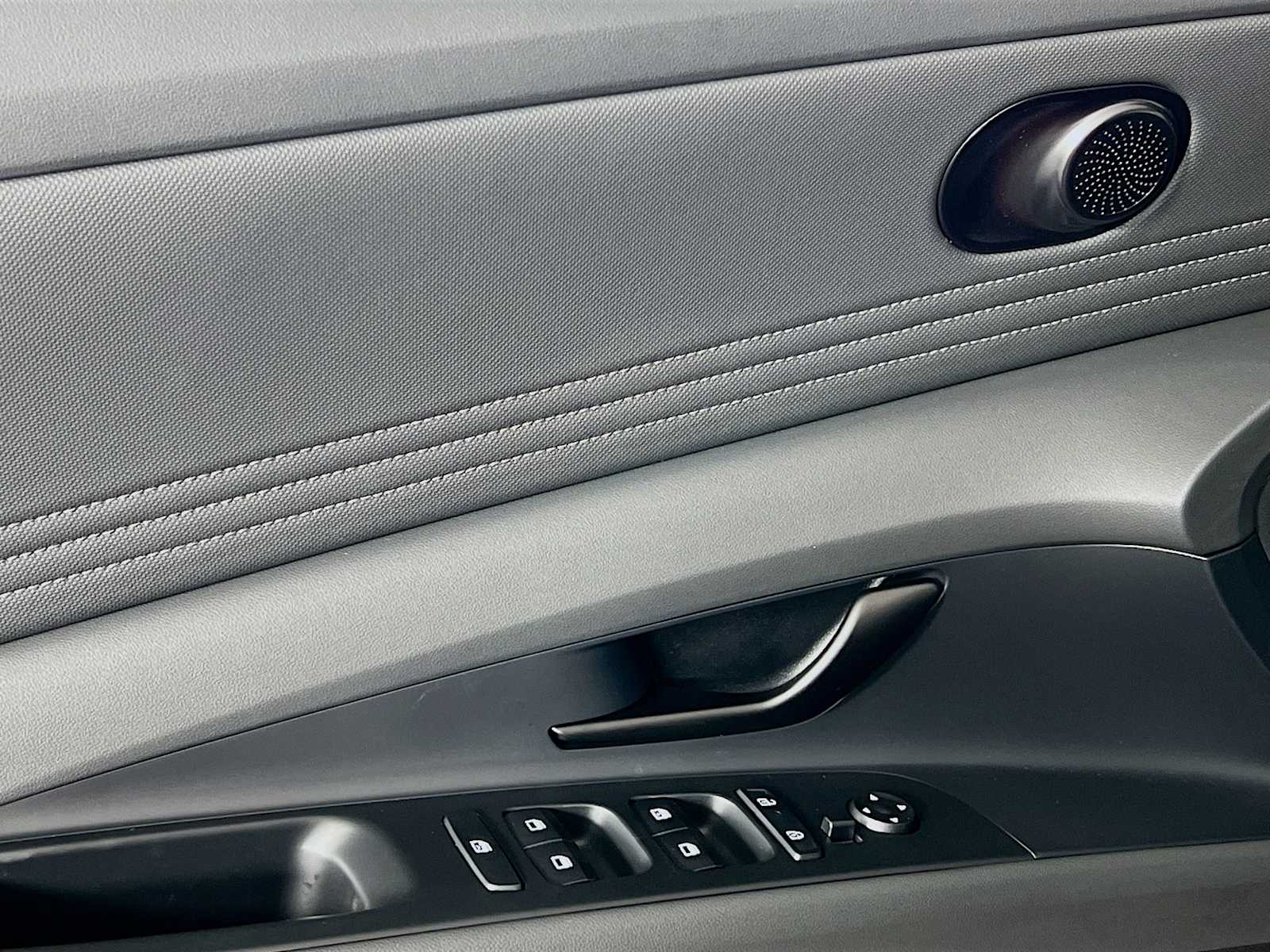 2025 Hyundai Elantra SEL Sport - Photo 15