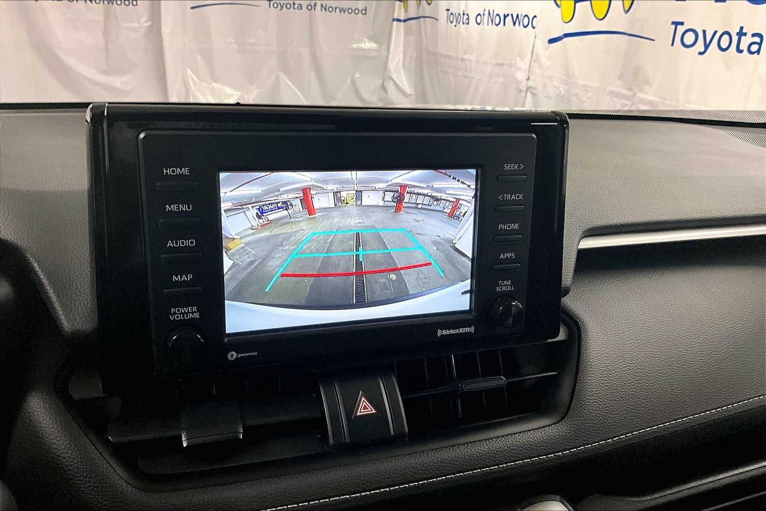 2022 Toyota RAV4 LE - Photo 19