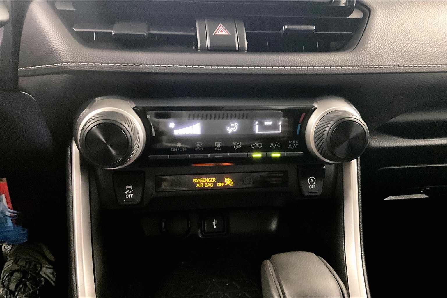 2022 Toyota RAV4 LE - Photo 25