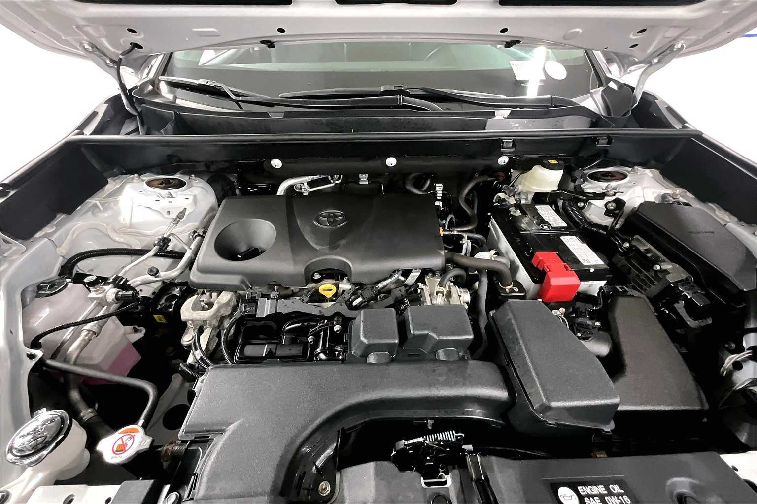 2022 Toyota RAV4 LE - Photo 29