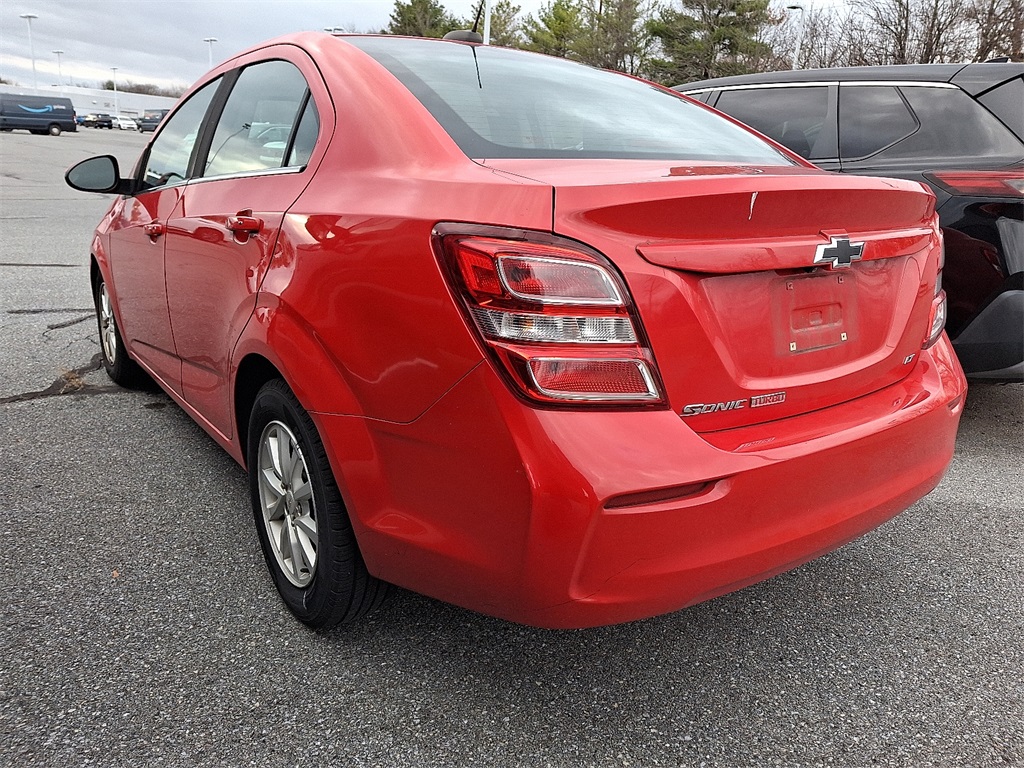 2017 Chevrolet Sonic LT - Photo 4