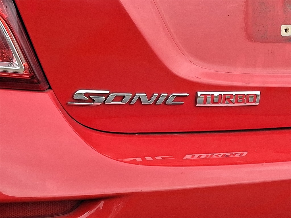 2017 Chevrolet Sonic LT - Photo 10