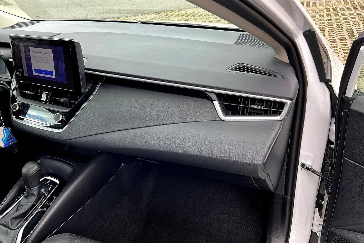 2024 Toyota Corolla LE - Photo 13