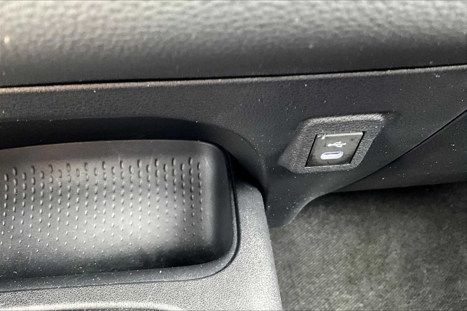 2024 Toyota Corolla LE - Photo 25