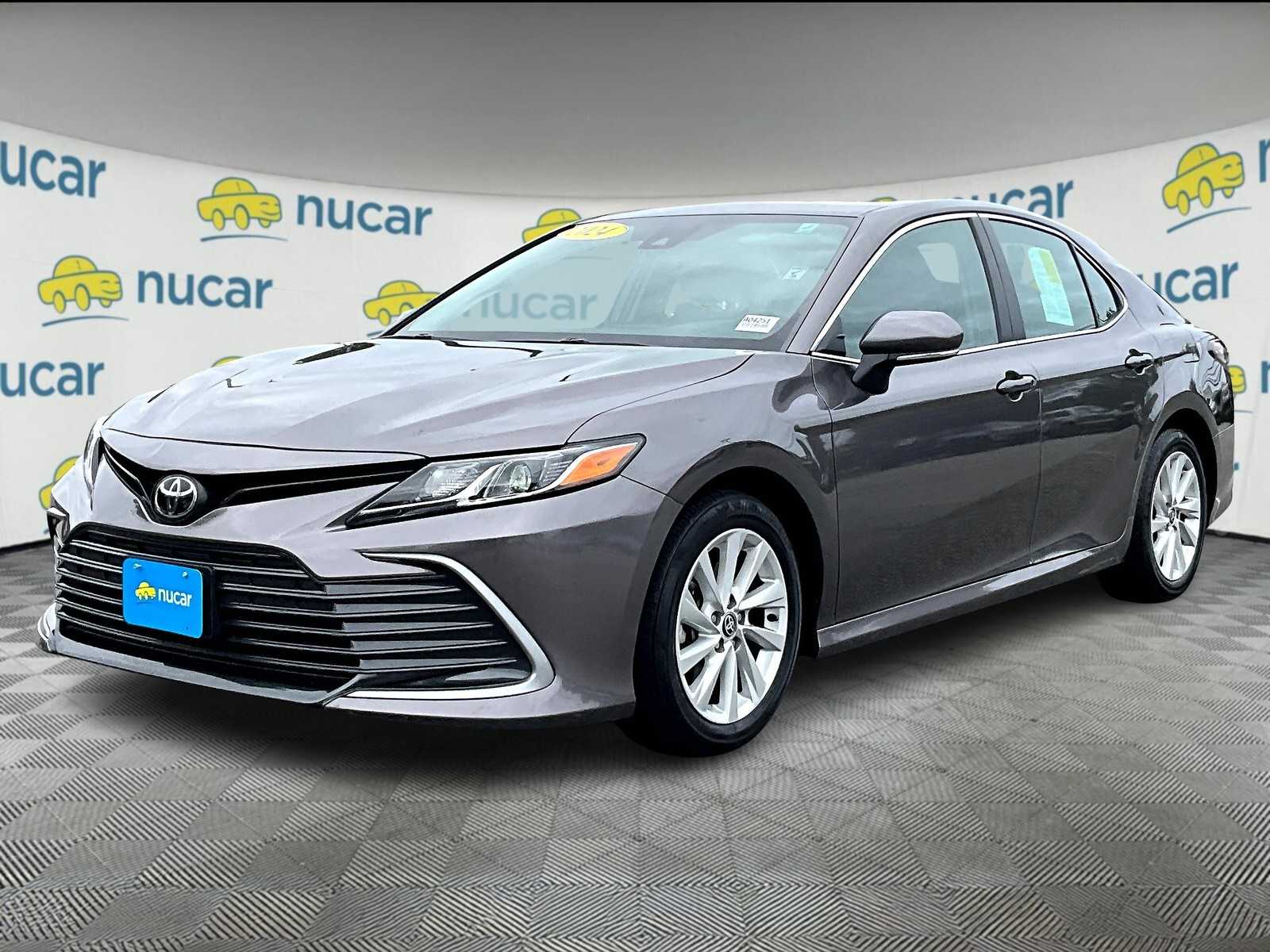 2024 Toyota Camry LE - Photo 3