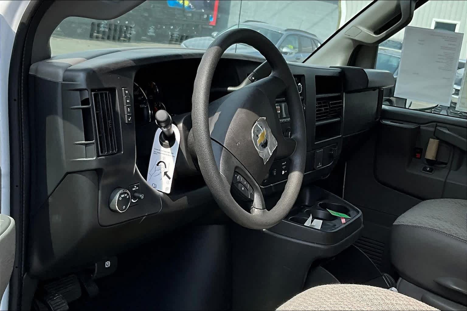 2025 Chevrolet Express  - Photo 9