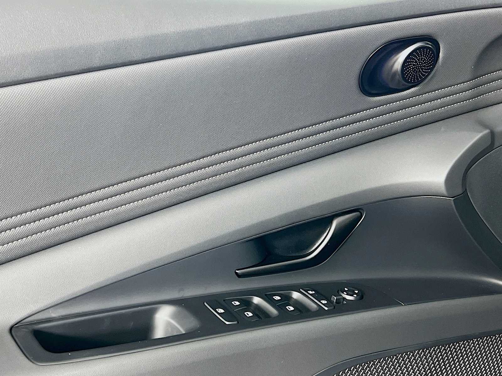 2025 Hyundai Elantra SEL Sport - Photo 30