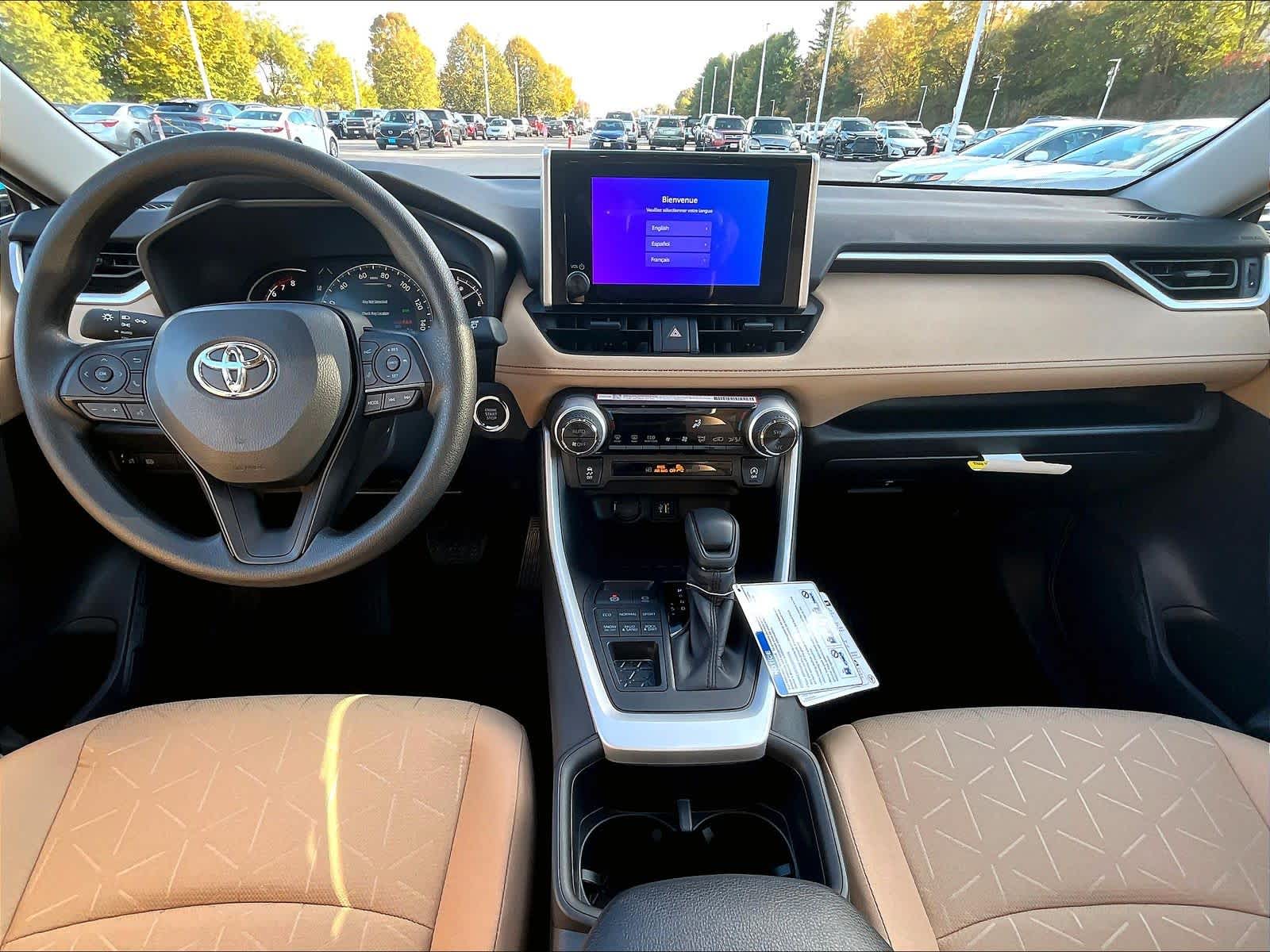 2025 Toyota RAV4 XLE - Photo 12
