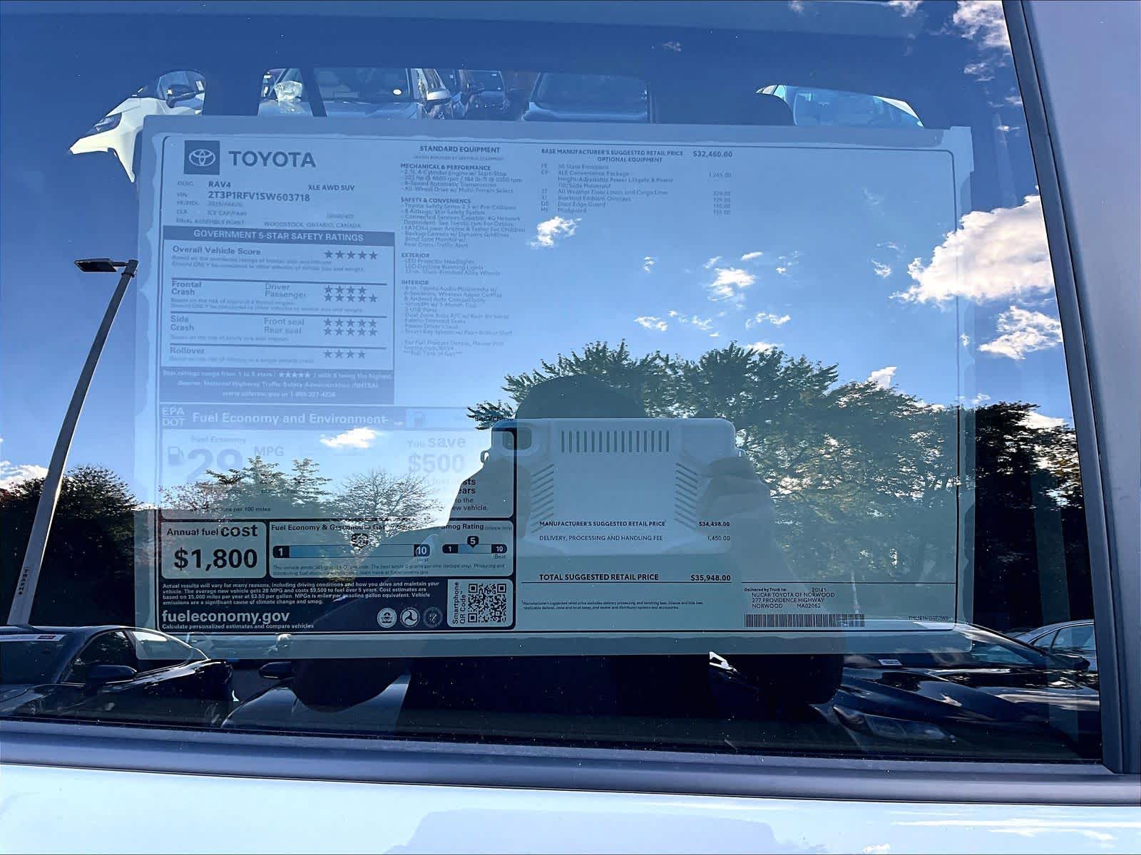 2025 Toyota RAV4 XLE - Photo 18