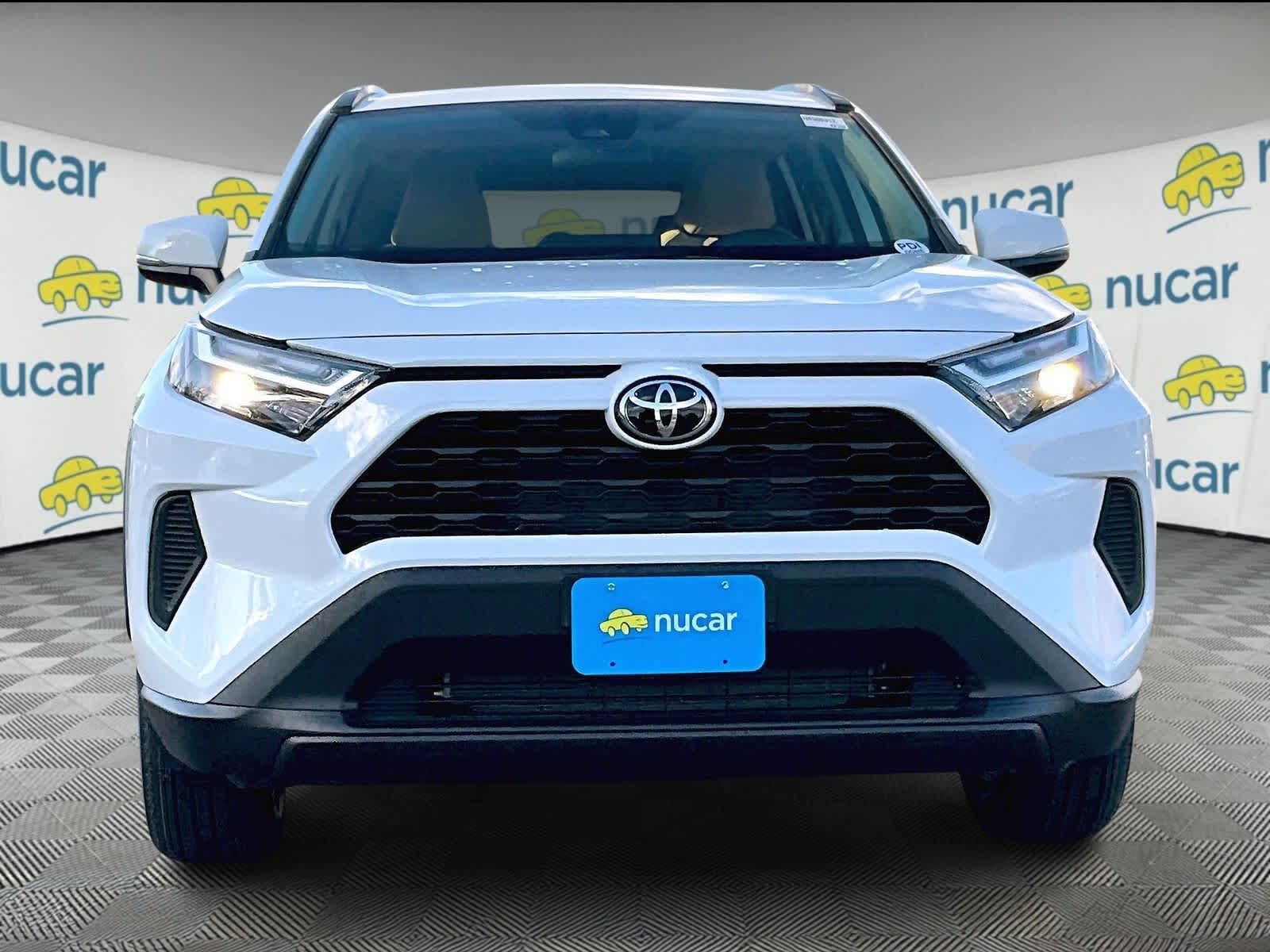 2025 Toyota RAV4 XLE - Photo 3