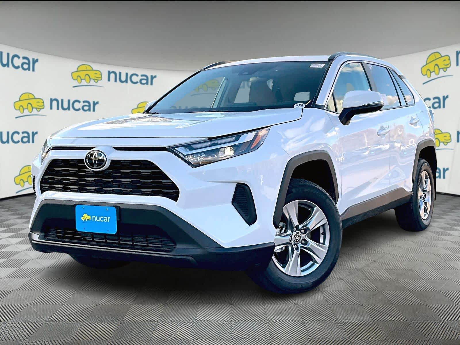 2025 Toyota RAV4 XLE - Photo 4