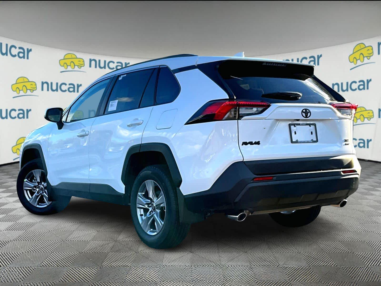 2025 Toyota RAV4 XLE - Photo 5