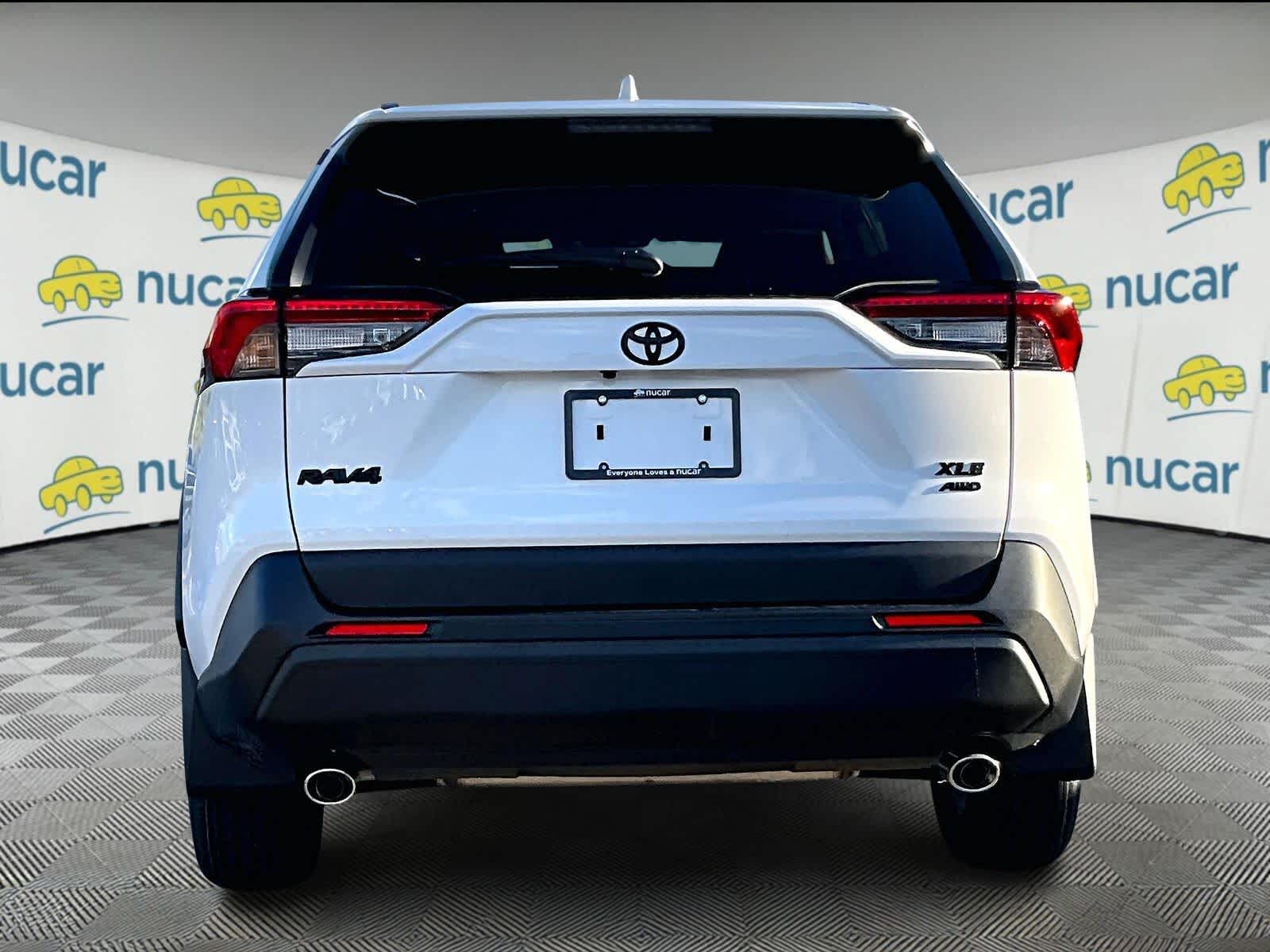 2025 Toyota RAV4 XLE - Photo 6
