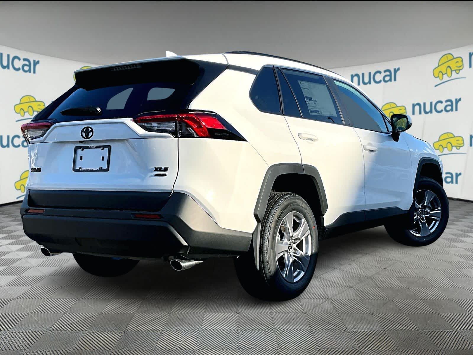 2025 Toyota RAV4 XLE - Photo 7