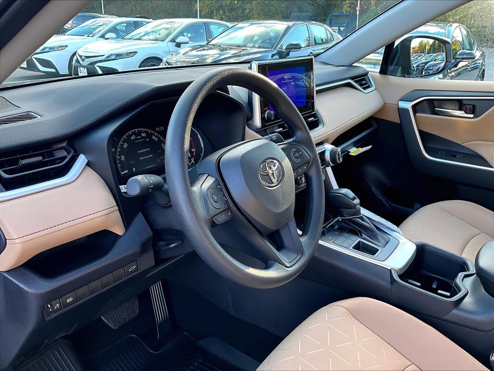 2025 Toyota RAV4 XLE - Photo 9