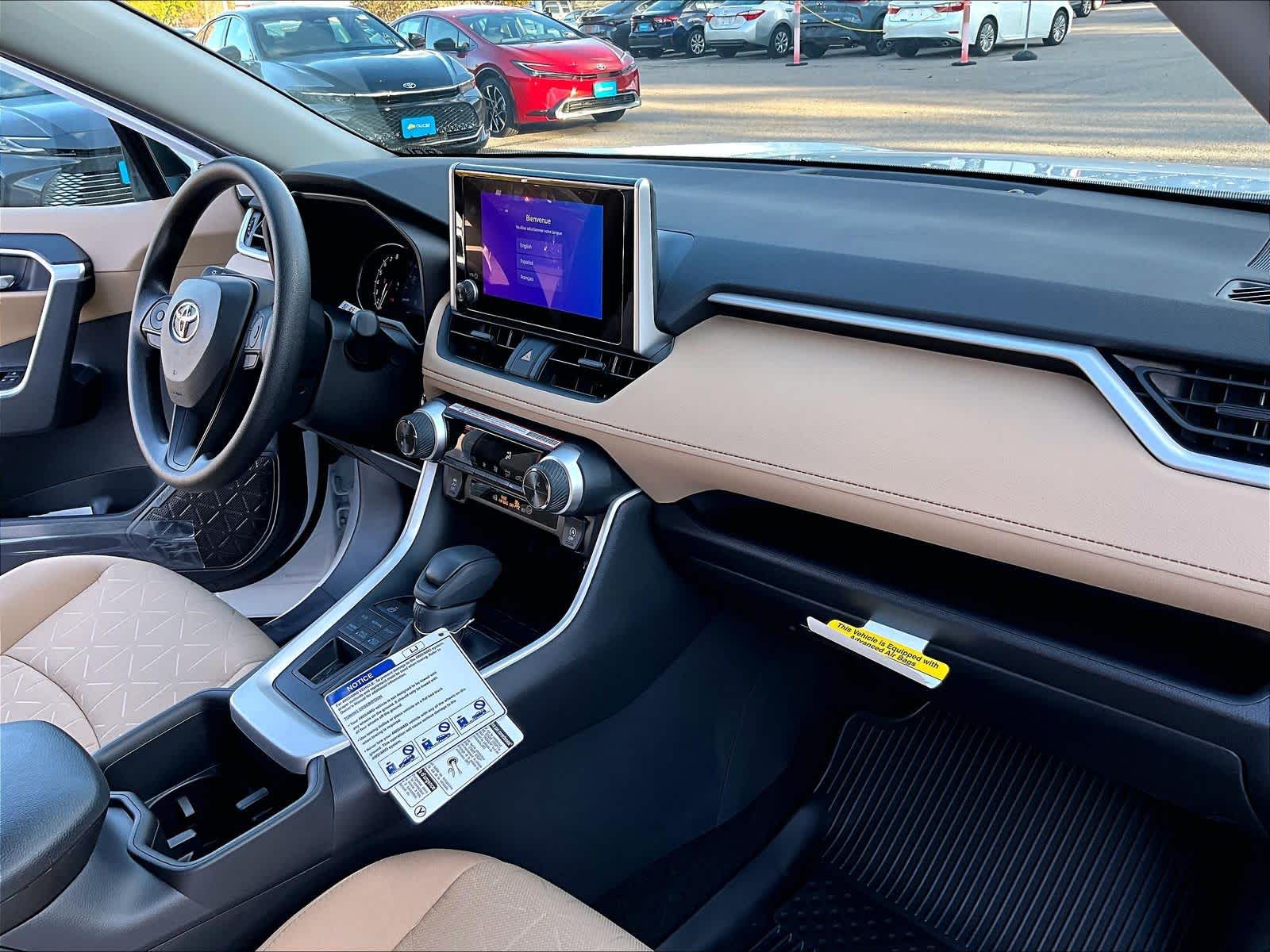 2025 Toyota RAV4 XLE - Photo 10