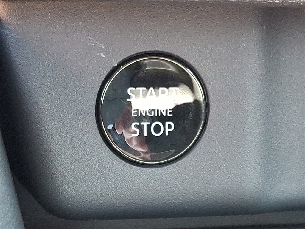 2025 Nissan Rogue SV - Photo 15
