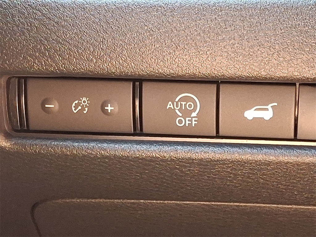 2025 Nissan Rogue SV - Photo 18