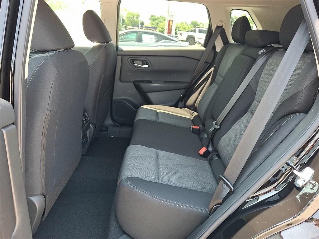 2025 Nissan Rogue SV - Photo 6
