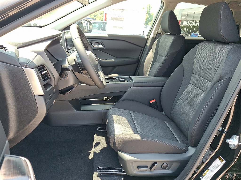 2025 Nissan Rogue SV - Photo 9
