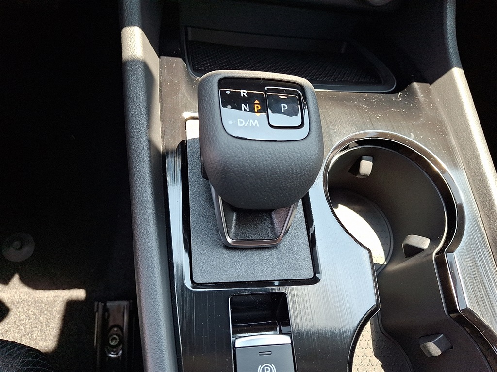 2025 Nissan Rogue SV - Photo 10