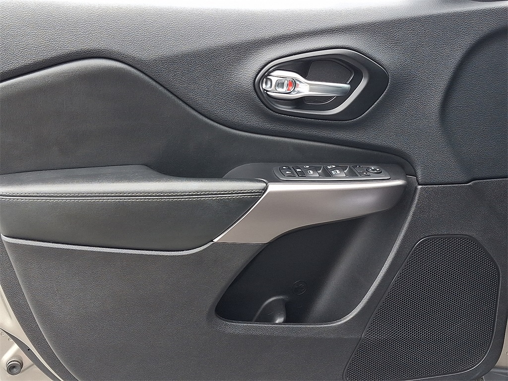 2020 Jeep Cherokee Altitude - Photo 13