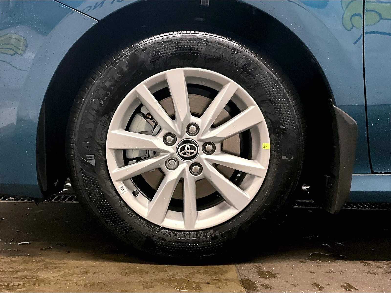 2026 Toyota Camry LE - Photo 8