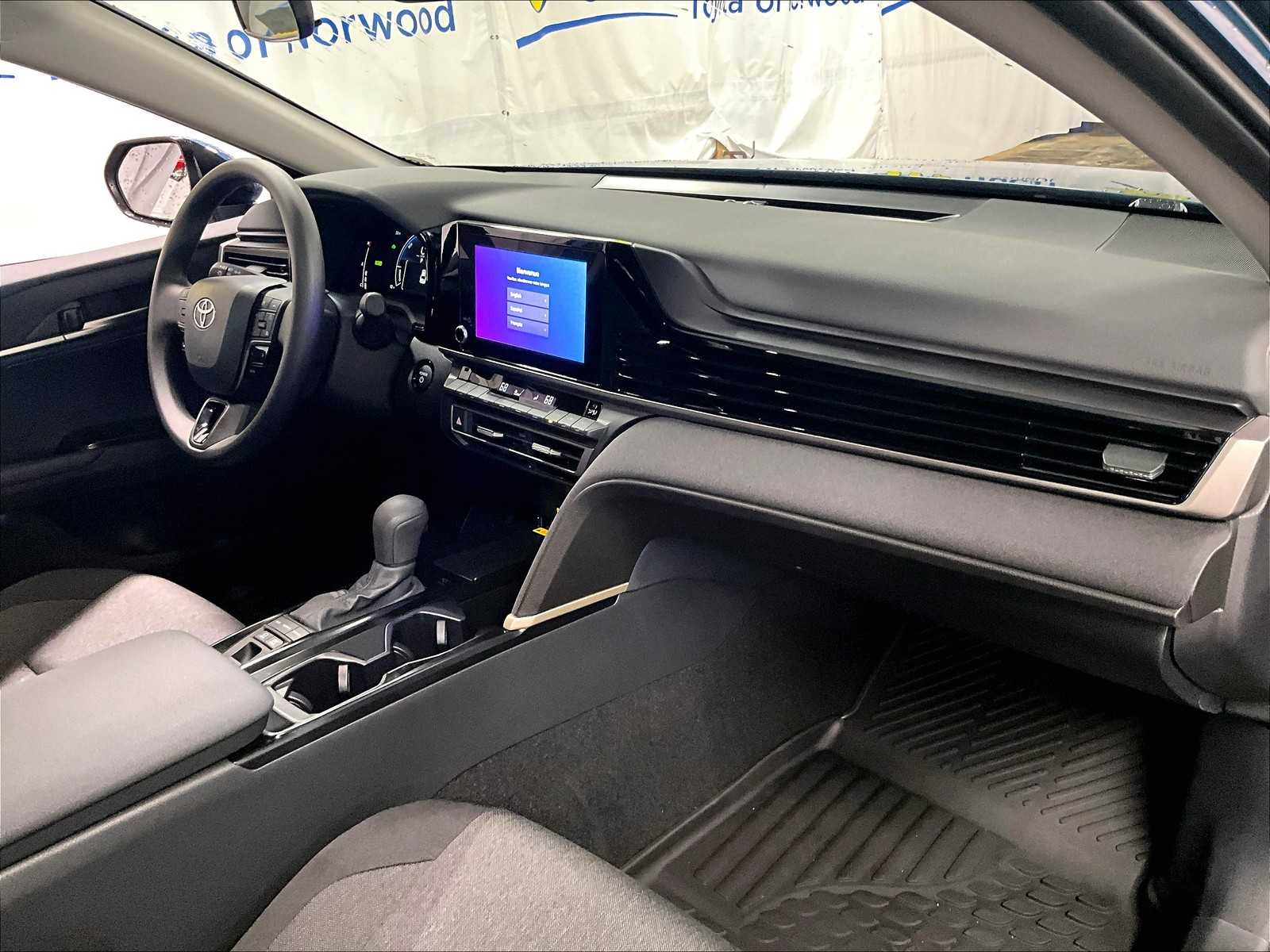 2026 Toyota Camry LE - Photo 10