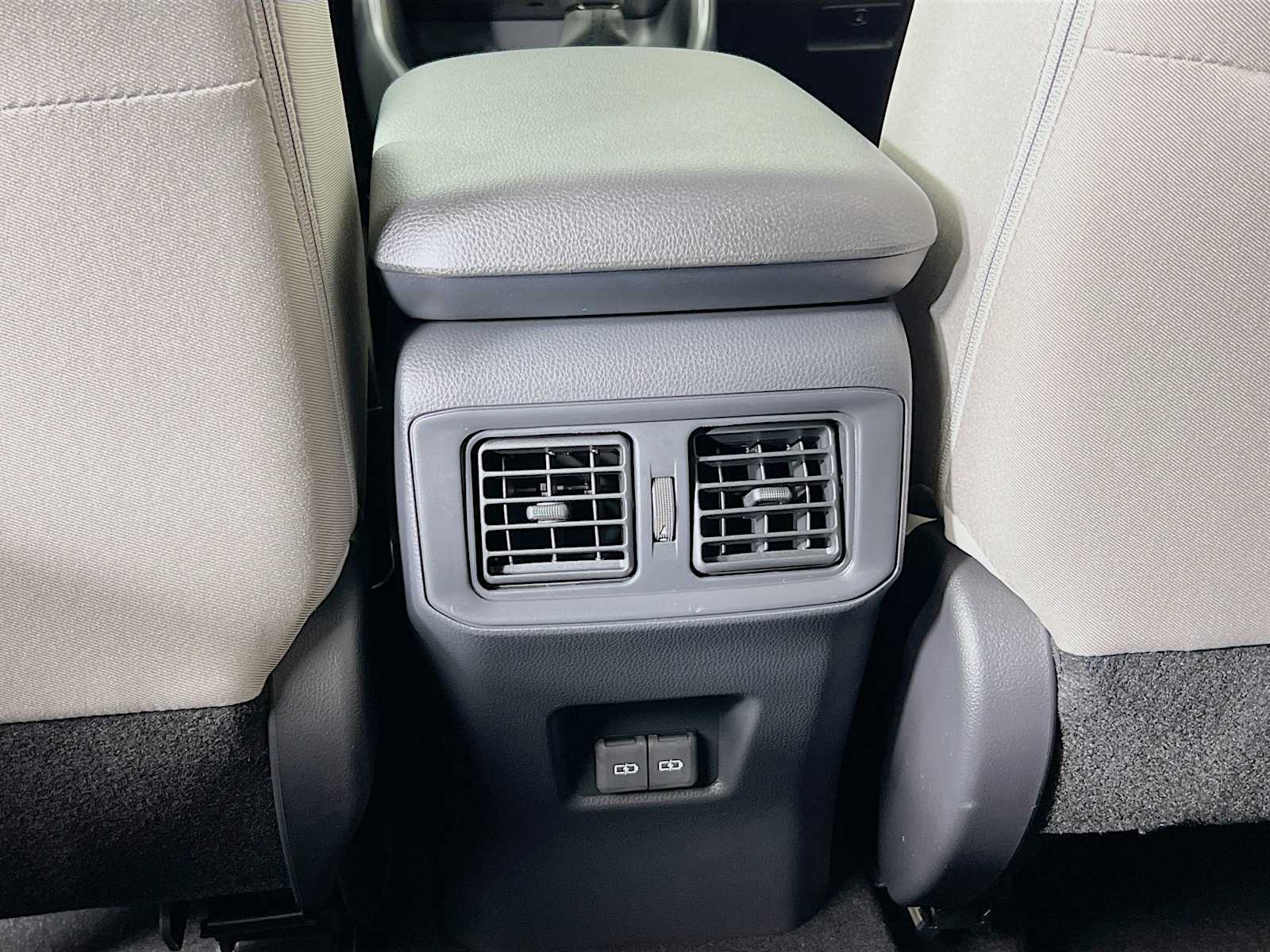 2025 Toyota RAV4 Hybrid XLE - Photo 14