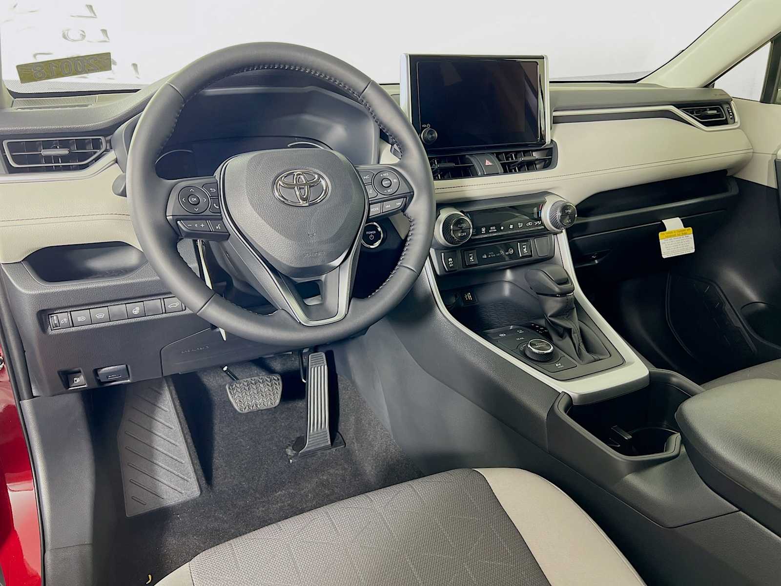 2025 Toyota RAV4 Hybrid XLE - Photo 6