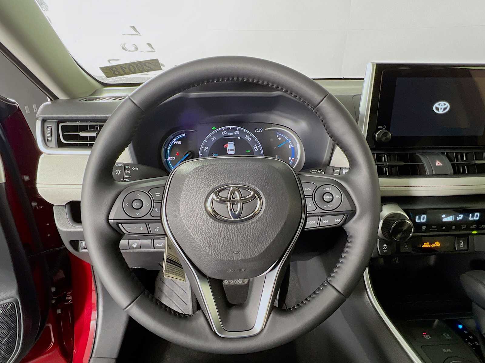2025 Toyota RAV4 Hybrid XLE - Photo 7