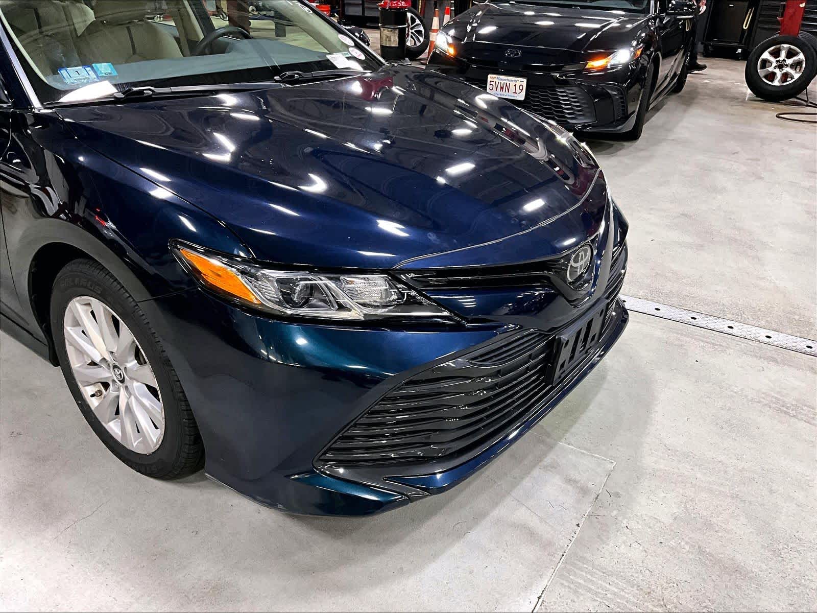 2018 Toyota Camry LE - Photo 5