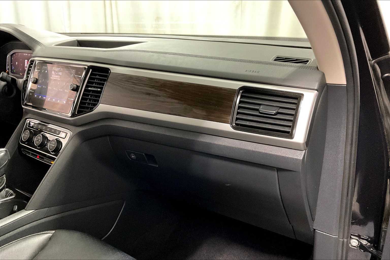 2022 Volkswagen Atlas 3.6L V6 SE w/Technology - Photo 12