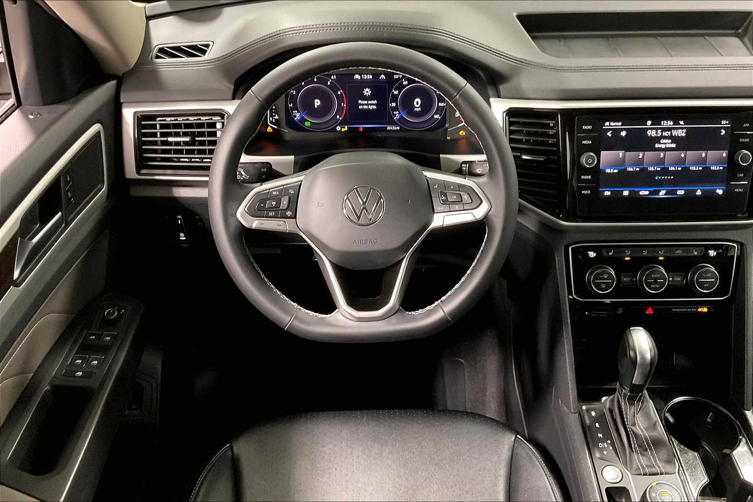 2022 Volkswagen Atlas 3.6L V6 SE w/Technology - Photo 17