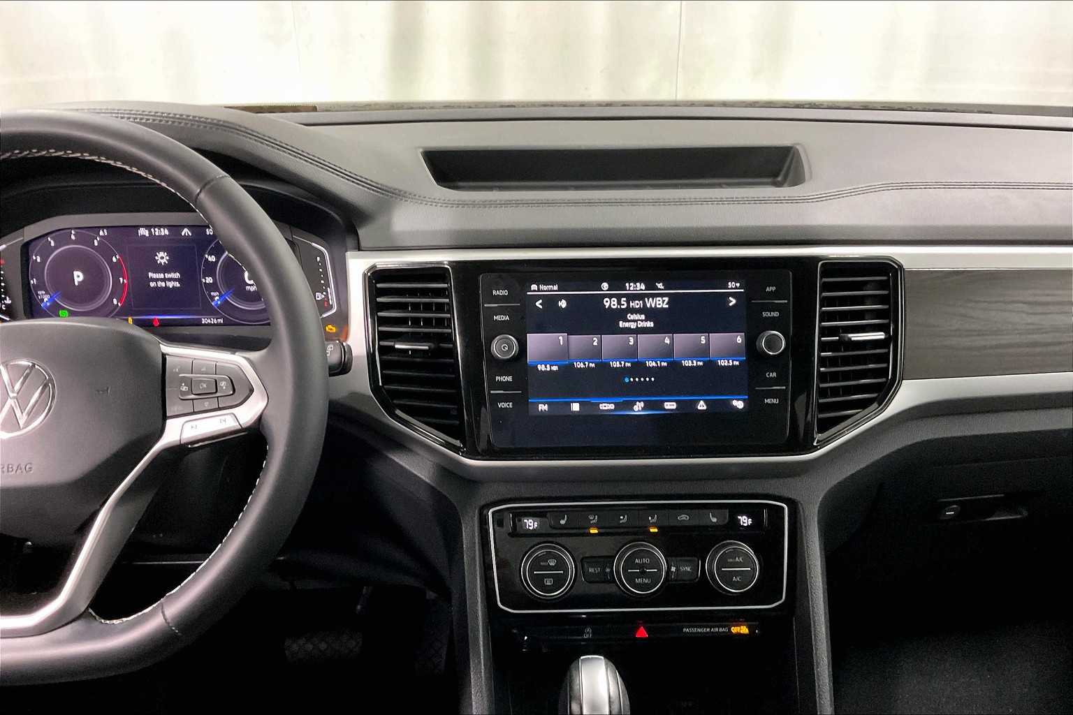2022 Volkswagen Atlas 3.6L V6 SE w/Technology - Photo 18