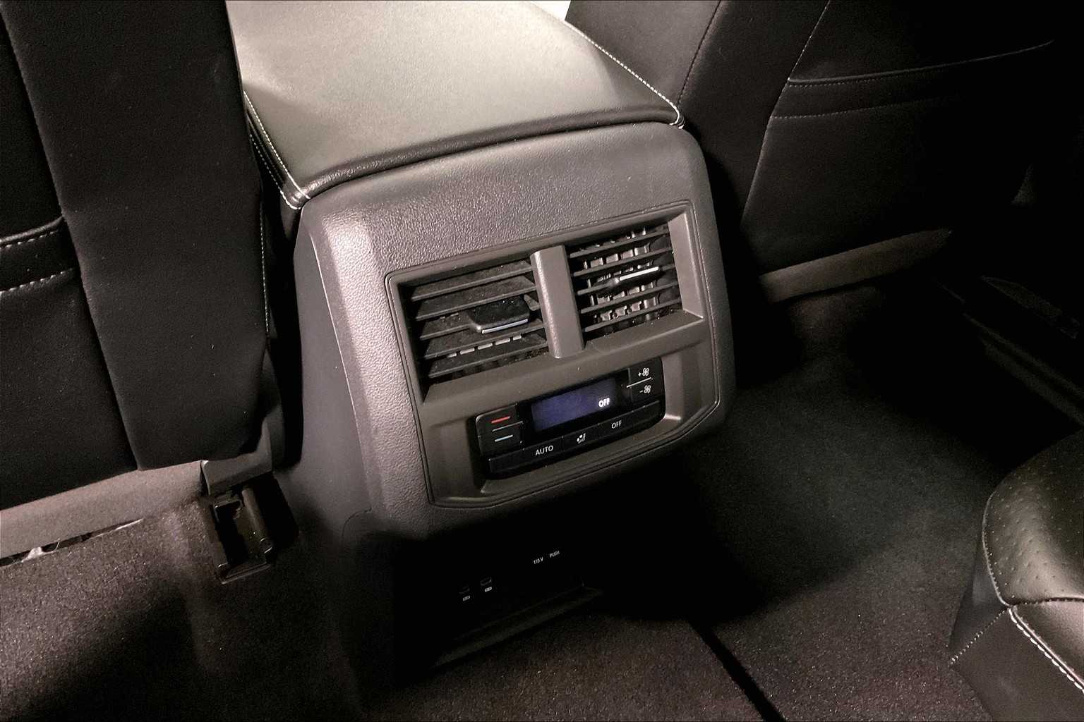 2022 Volkswagen Atlas 3.6L V6 SE w/Technology - Photo 26