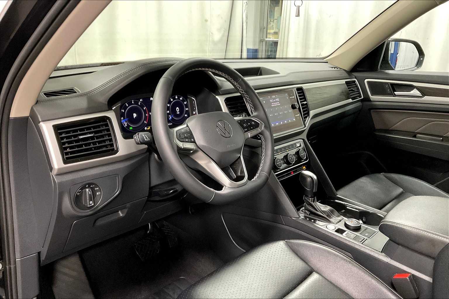 2022 Volkswagen Atlas 3.6L V6 SE w/Technology - Photo 7