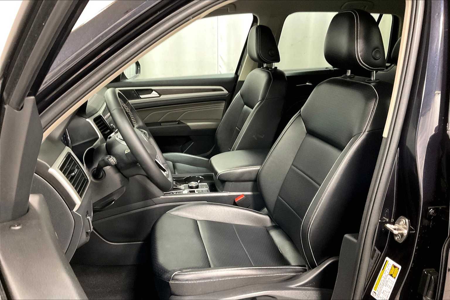 2022 Volkswagen Atlas 3.6L V6 SE w/Technology - Photo 9