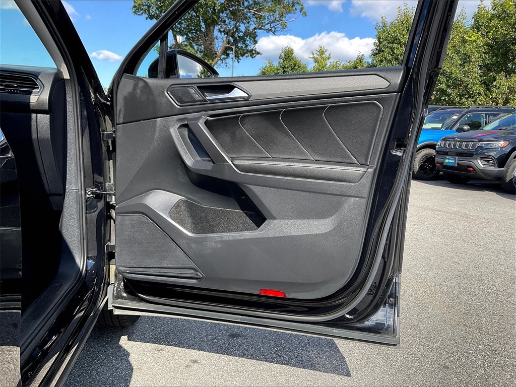 2022 Volkswagen Tiguan 2.0T SE - Photo 11