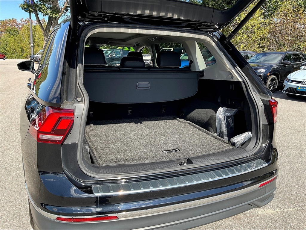2022 Volkswagen Tiguan 2.0T SE - Photo 35